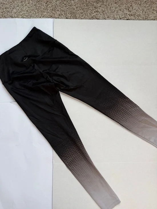 Beyond Yoga Leggings Full Length Ombré Black Gray size Medium - Picture 11 of 14